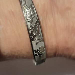 Elegant Silver Floral Bracelet